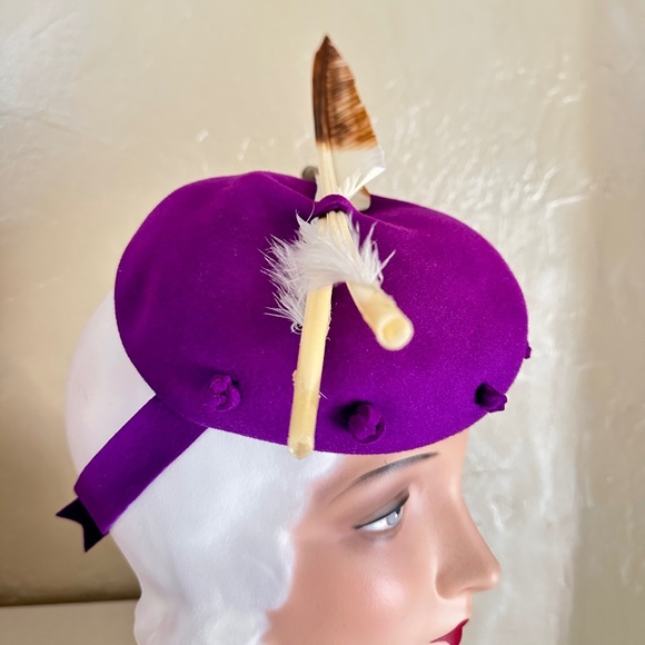 WONDERFUL 1930s\' PURPLE FELT TILT HAT WITH LONG FEATHERS AND FELT KNOTS